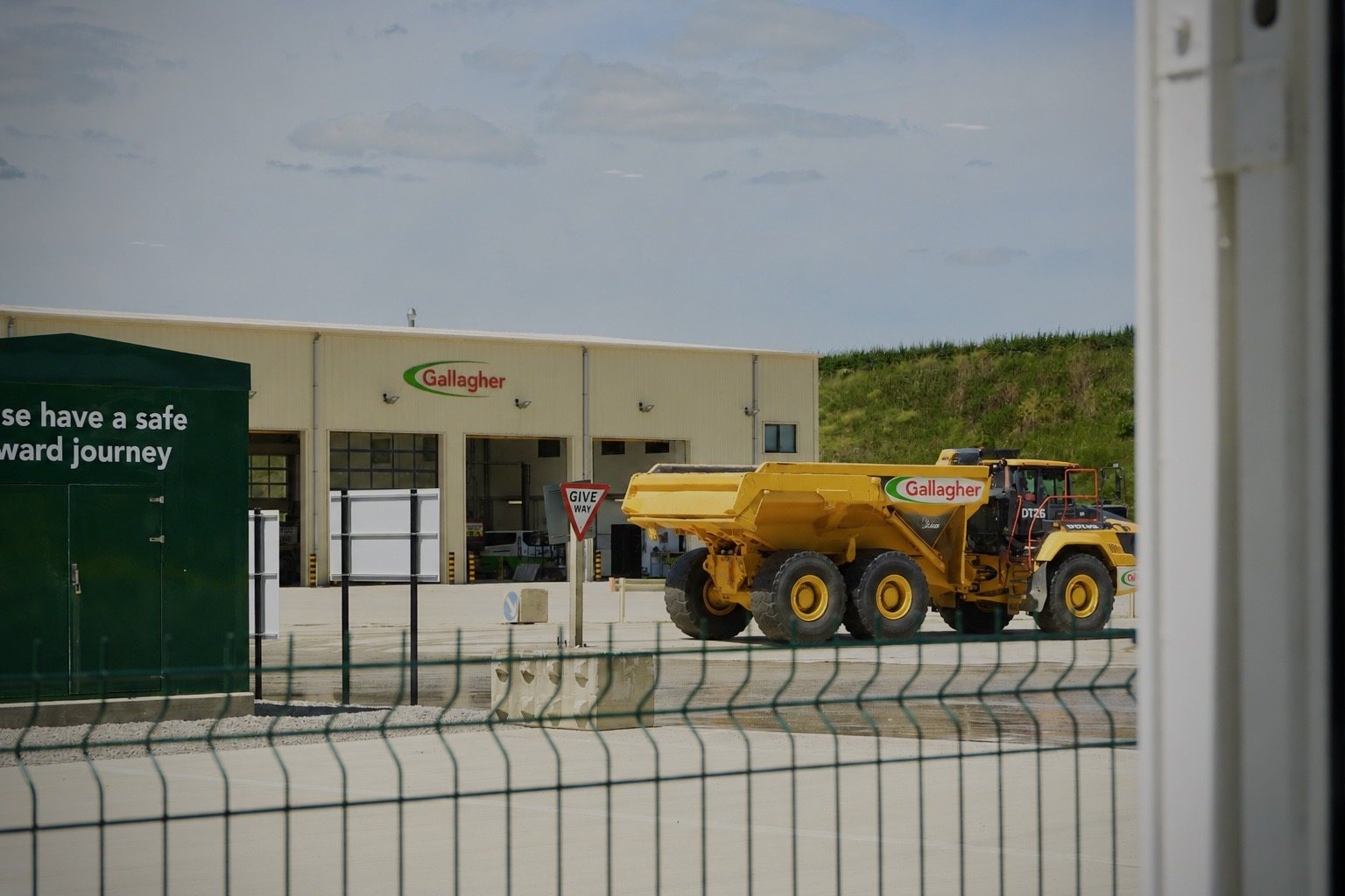 Gallagher dumper on site